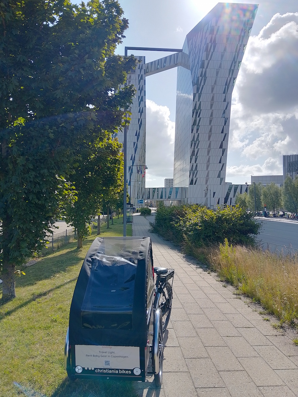 Christiania E-Light Cargo Bike for Families + Set of Helmets (up to 100 kg load)
